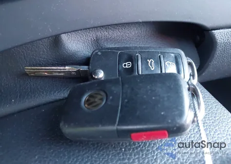 2013 Volkswagen Jetta 2.0L S z USA, uszkodzony, nr VIN 3VW2K7AJ4DM218302